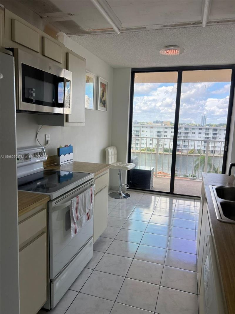 290 174th St, Unit 702, Sunny Isles Beach, FL 33160 Photo