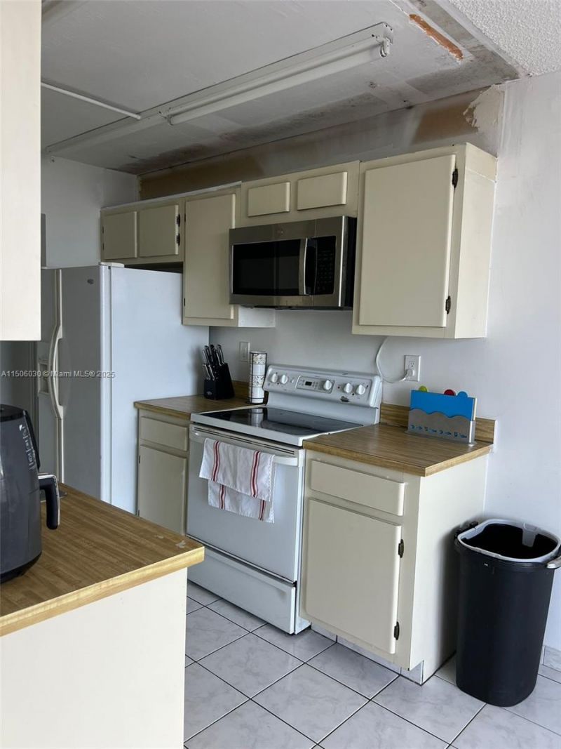 290 174th St, Unit 702, Sunny Isles Beach, FL 33160 Photo