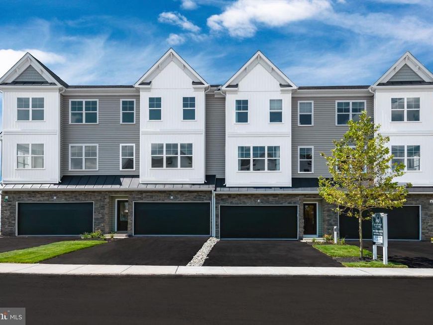 34 Warren Dr, Unit 16, Chalfont, PA 18914 Main Photo