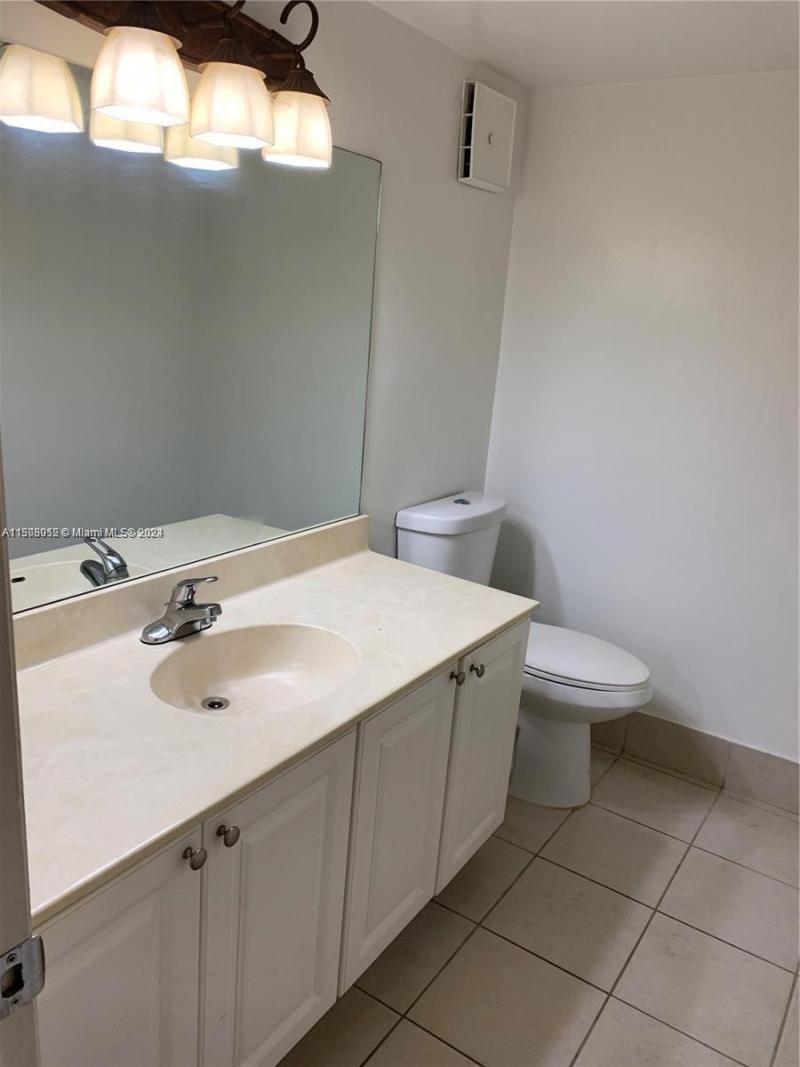 711 N Pine Island Rd, Unit 111, Plantation, FL 33324 Photo