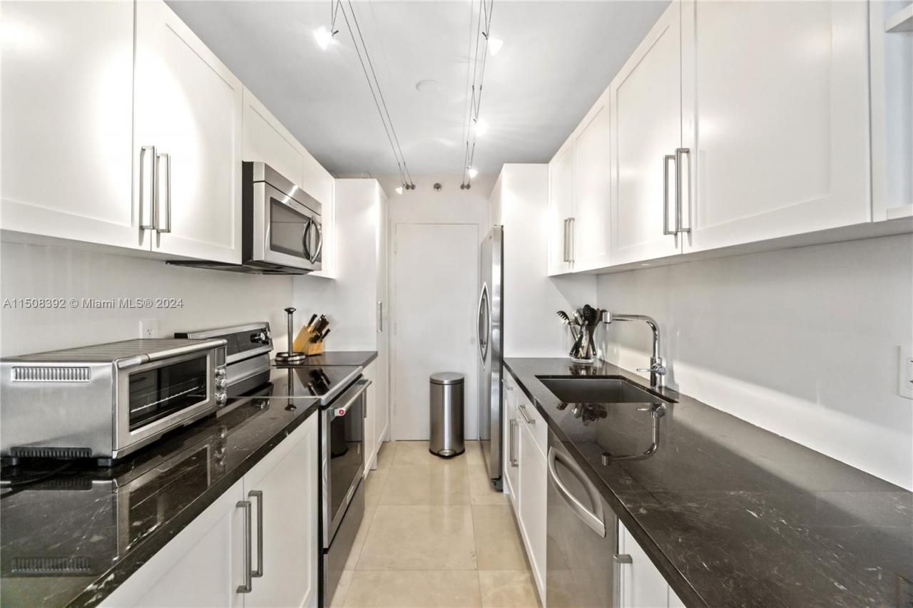 100 Lincoln Rd, Unit 1202, Miami Beach, FL 33139 Photo