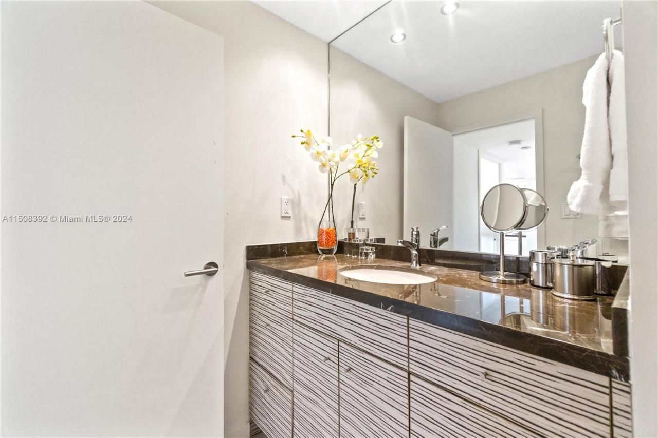 100 Lincoln Rd, Unit 1202, Miami Beach, FL 33139 Photo