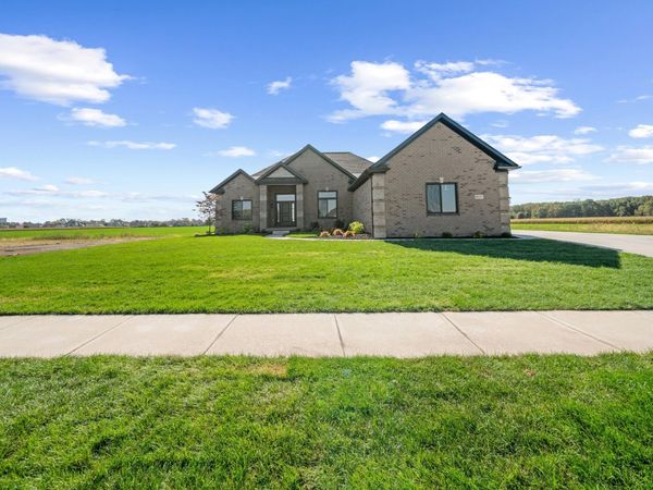 8127 Hunters Ridge Drive, Newport, MI 48166