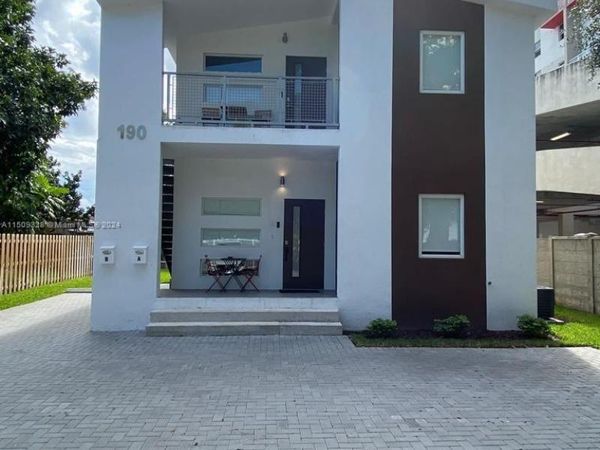 190 NW 57th St, Miami, FL 33127