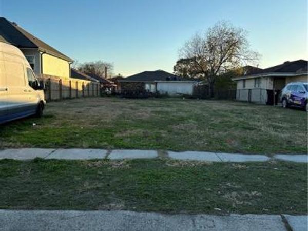 8512 N REGIMENT Drive, Chalmette, LA 70043