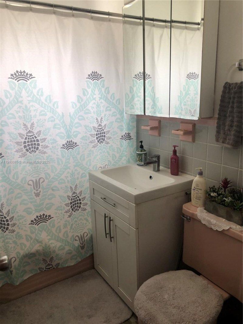 1256 NE 149th St, Miami, FL 33161 Photo