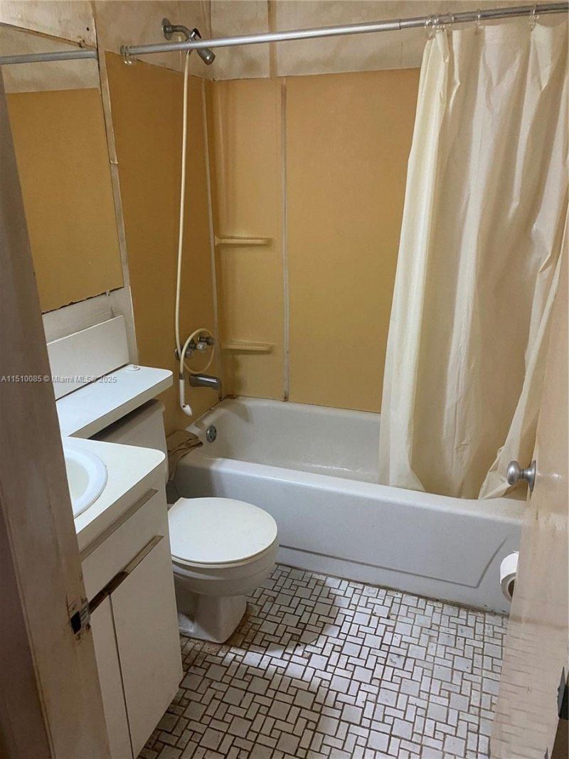 1256 NE 149th St, Miami, FL 33161 Photo