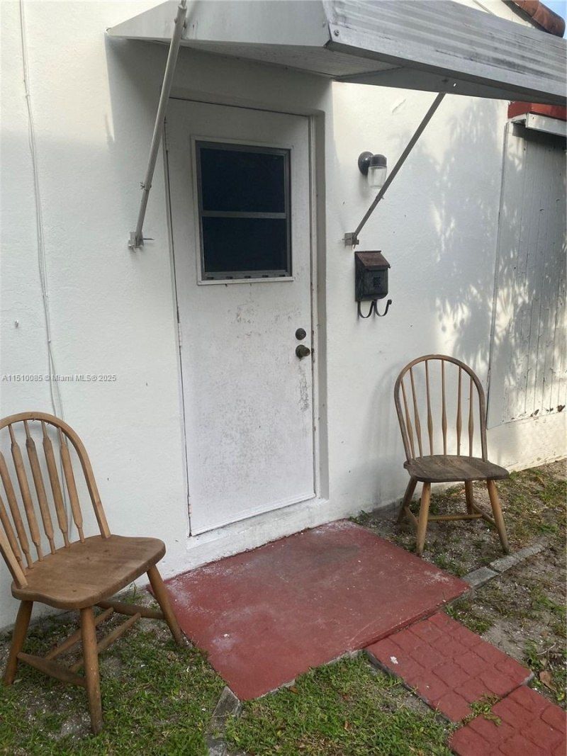 1256 NE 149th St, Miami, FL 33161 Photo