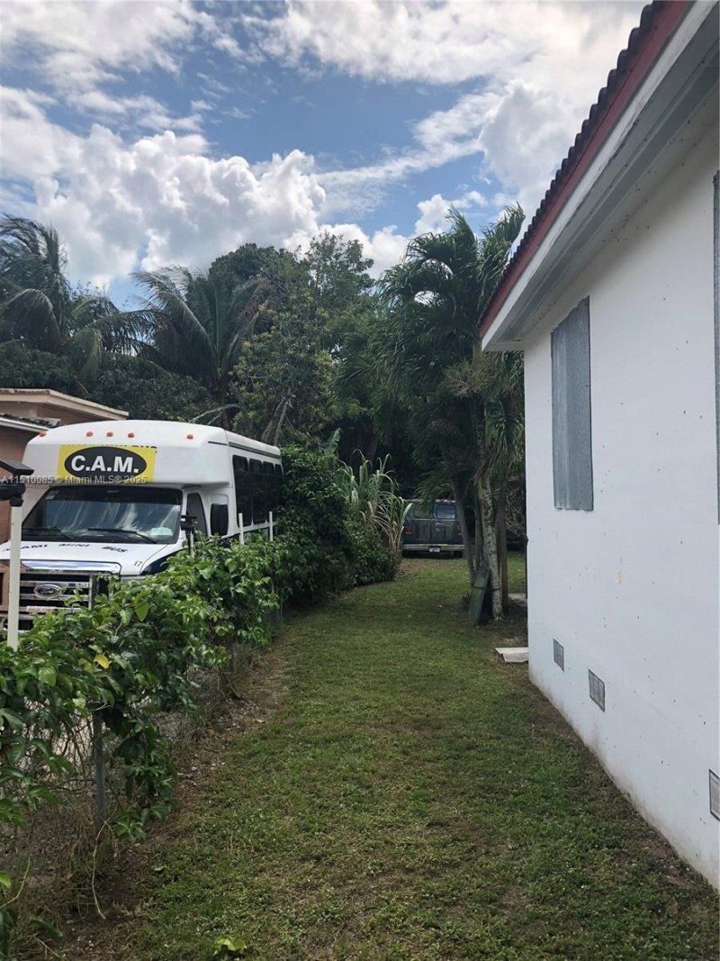 1256 NE 149th St, Miami, FL 33161 Photo