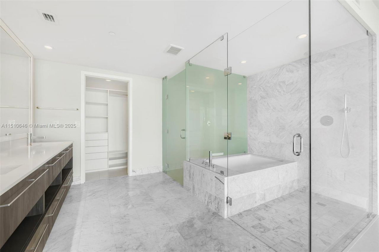 3131 NE 7th Ave, Unit 3402, Miami, FL 33137 Photo