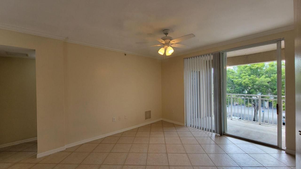 6533 Emerald Dunes Drive, Unit 304, West Palm Beach, FL 33411 Photo