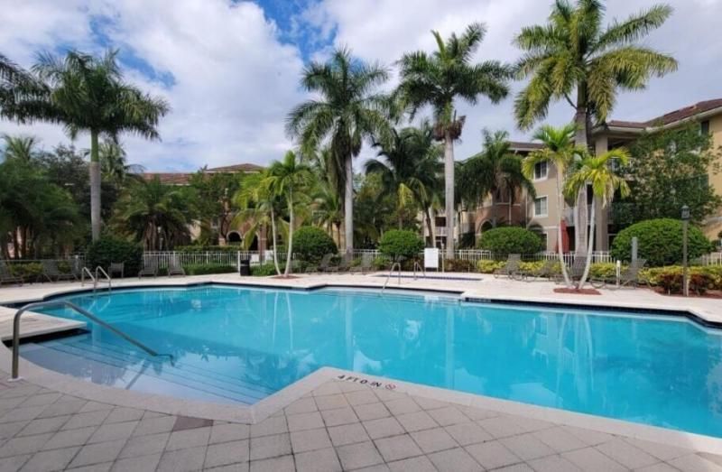 6533 Emerald Dunes Drive, Unit 304, West Palm Beach, FL 33411 Photo
