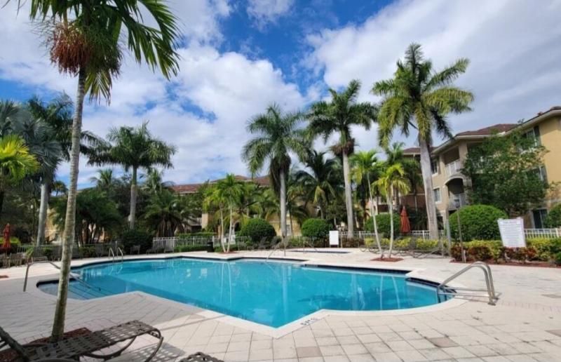 6533 Emerald Dunes Drive, Unit 304, West Palm Beach, FL 33411 Photo