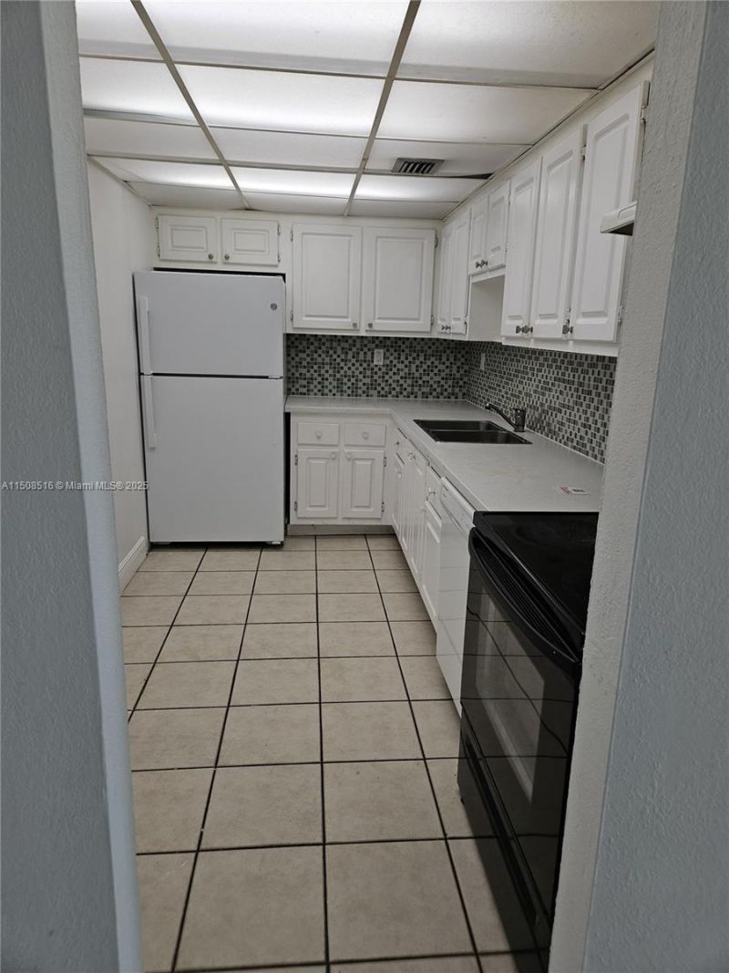 1805 Sans Souci Blvd, Unit 302, North Miami, FL 33181 Photo