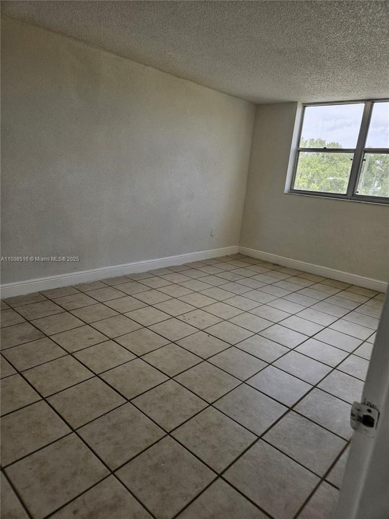 1805 Sans Souci Blvd, Unit 302, North Miami, FL 33181 Photo