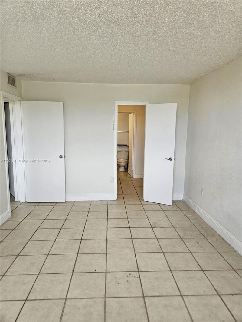 1805 Sans Souci Blvd, Unit 302, North Miami, FL 33181 Photo