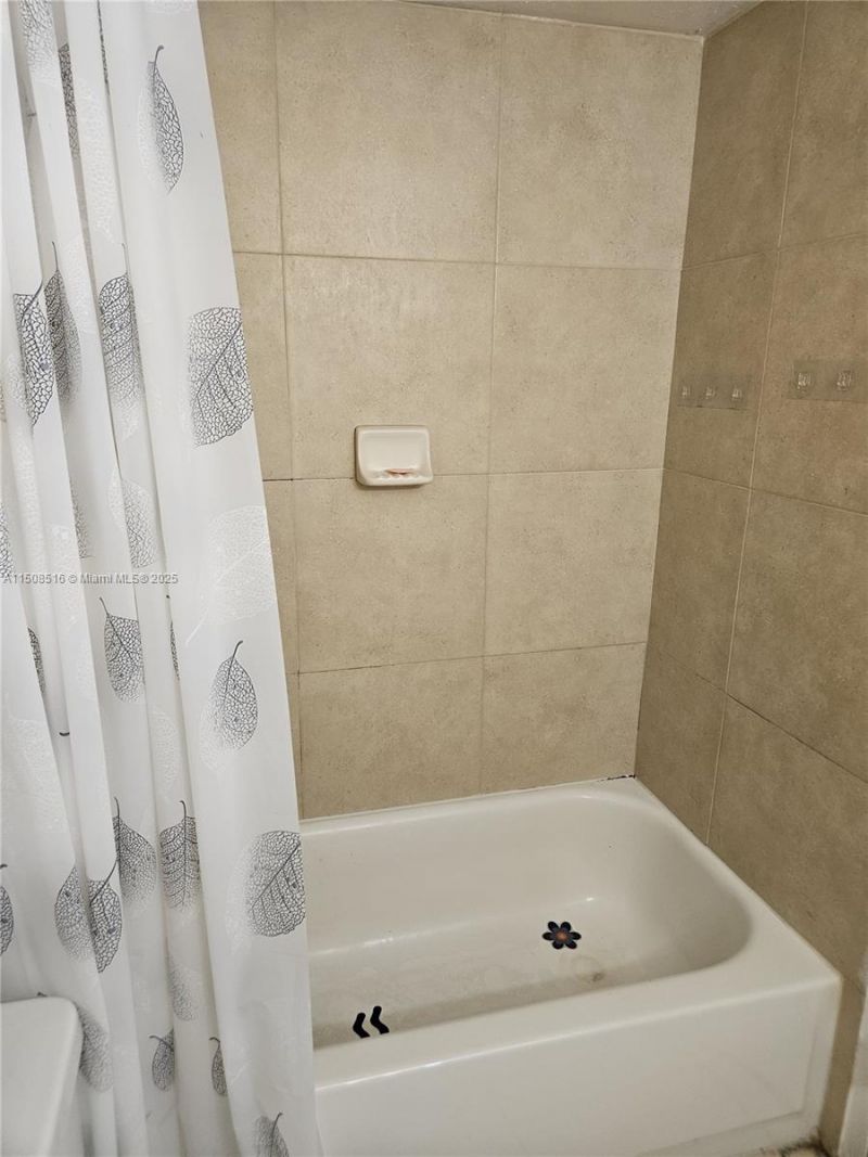 1805 Sans Souci Blvd, Unit 302, North Miami, FL 33181 Photo