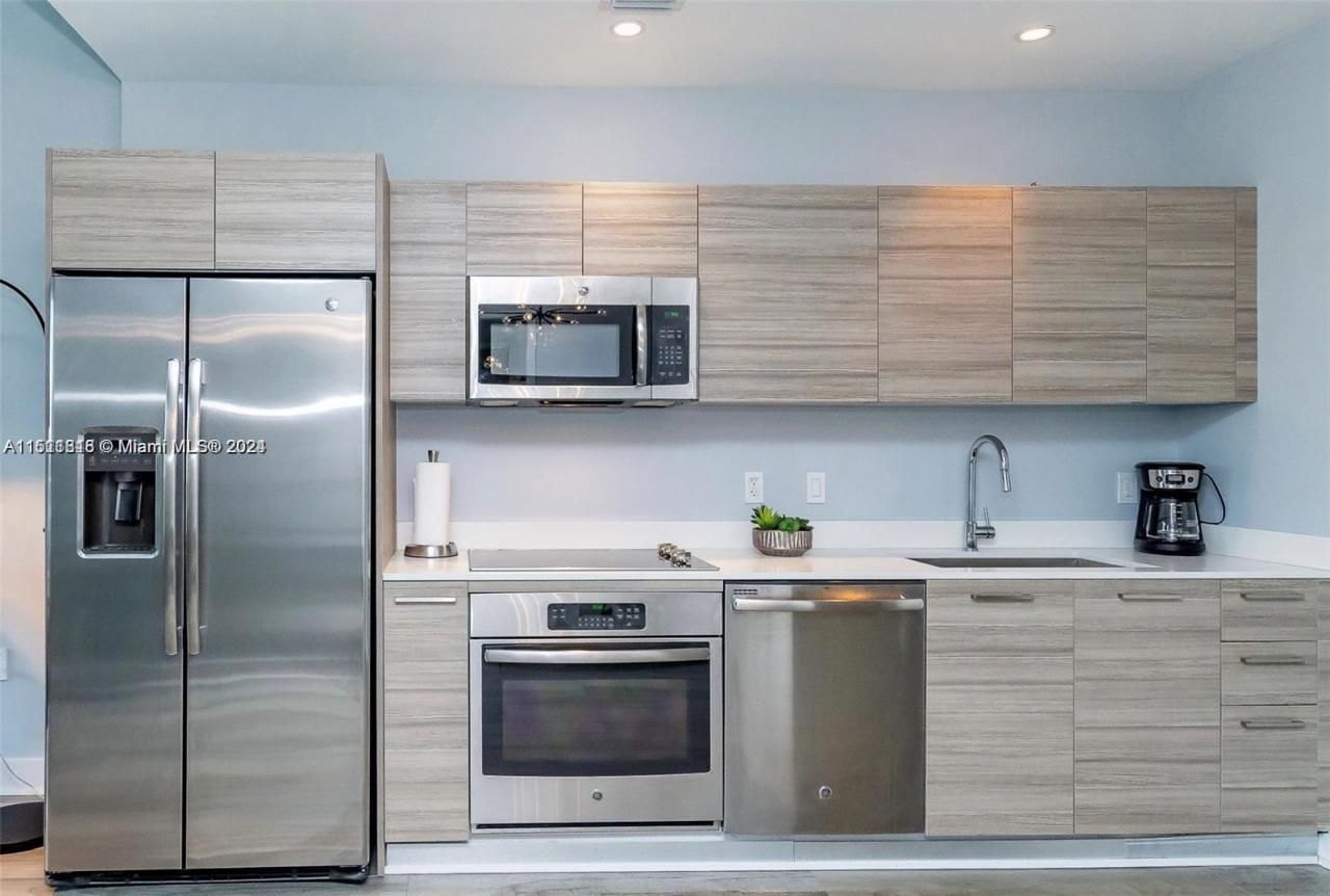 121 NE 34th St, Unit L302, Miami, FL 33137 Photo