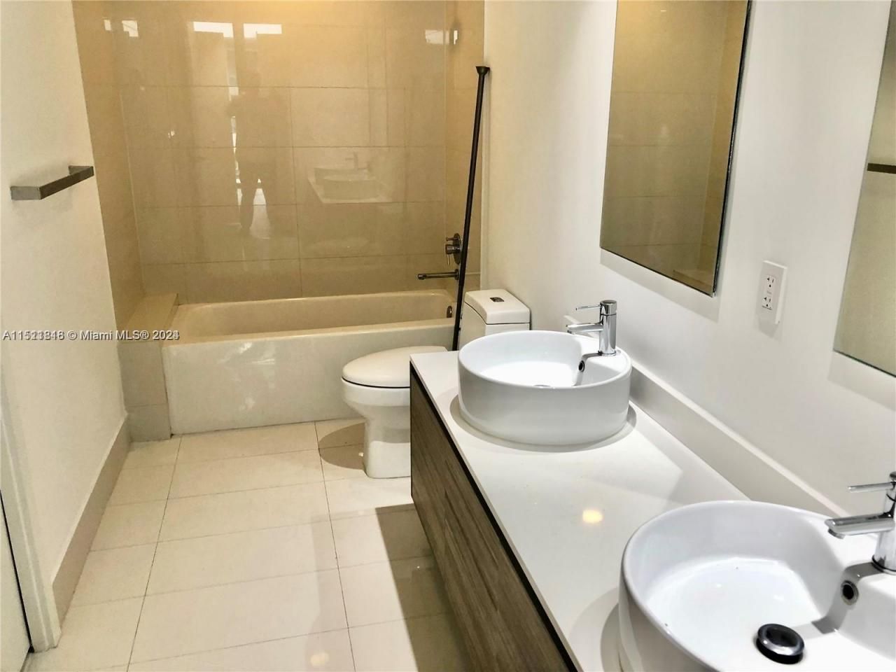 121 NE 34th St, Unit L302, Miami, FL 33137 Photo