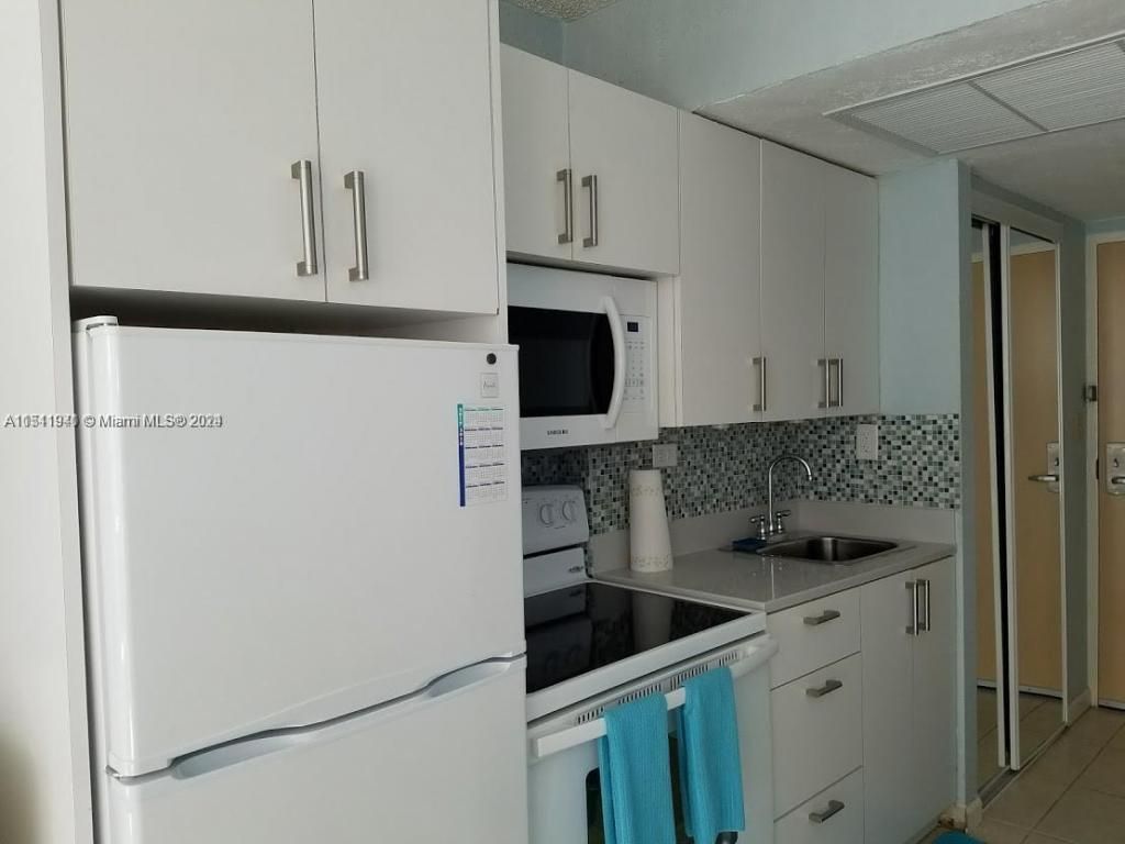 19201 Collins Ave, Unit 744, Sunny Isles Beach, FL 33160 Photo