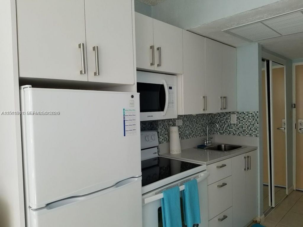 19201 Collins Ave, Unit 744, Sunny Isles Beach, FL 33160 Photo