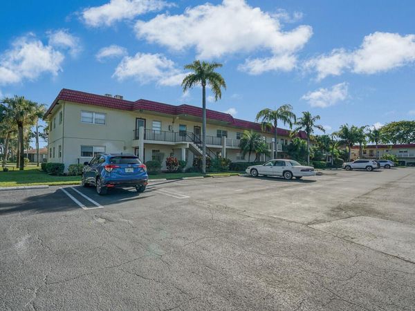 6 Abbey Lane, Unit 201, Delray Beach, FL 33446