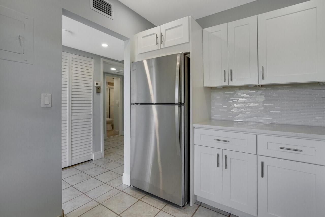 6 Abbey Lane, Unit 201, Delray Beach, FL 33446 Photo