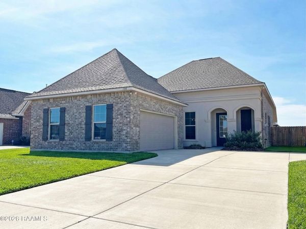 104 Elmwood Meadows Drive, Lafayette, LA 70506