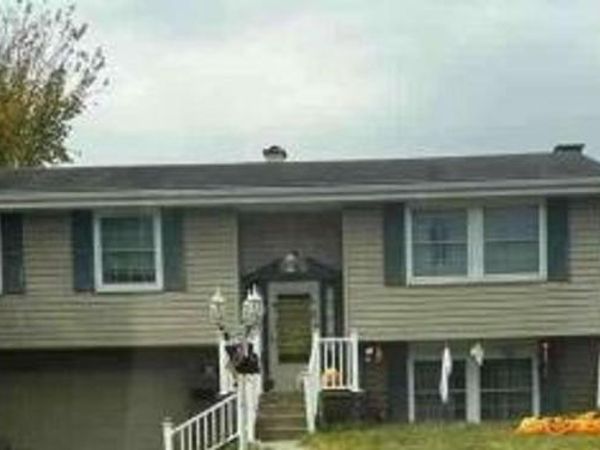 102 NARRAGANSETT DRIVE, MCKEESPORT, PA 15135