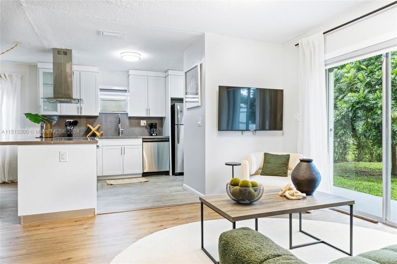 20075 SW 87th Pl, Unit Left Side, Cutler Bay, FL 33189 Photo