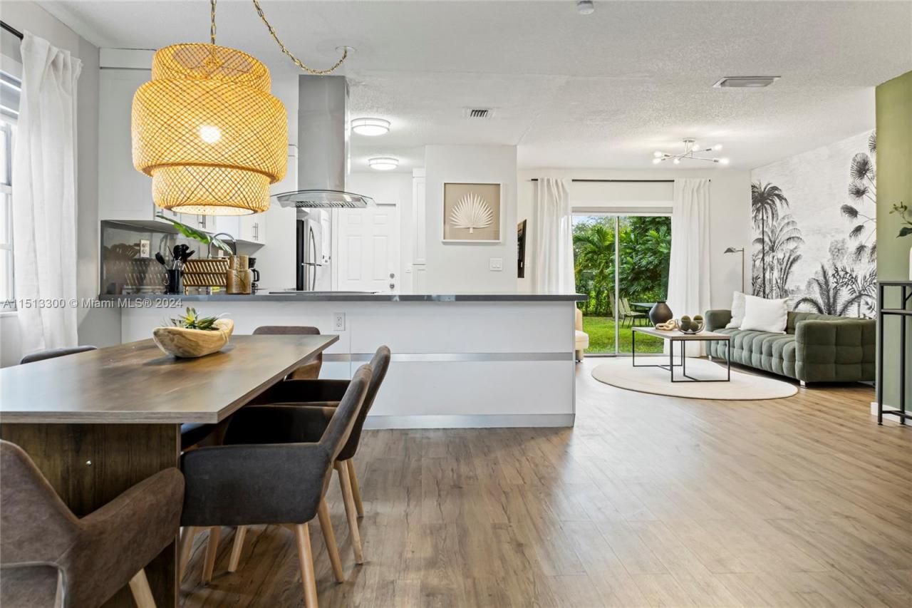 20075 SW 87th Pl, Unit Left Side, Cutler Bay, FL 33189 Photo