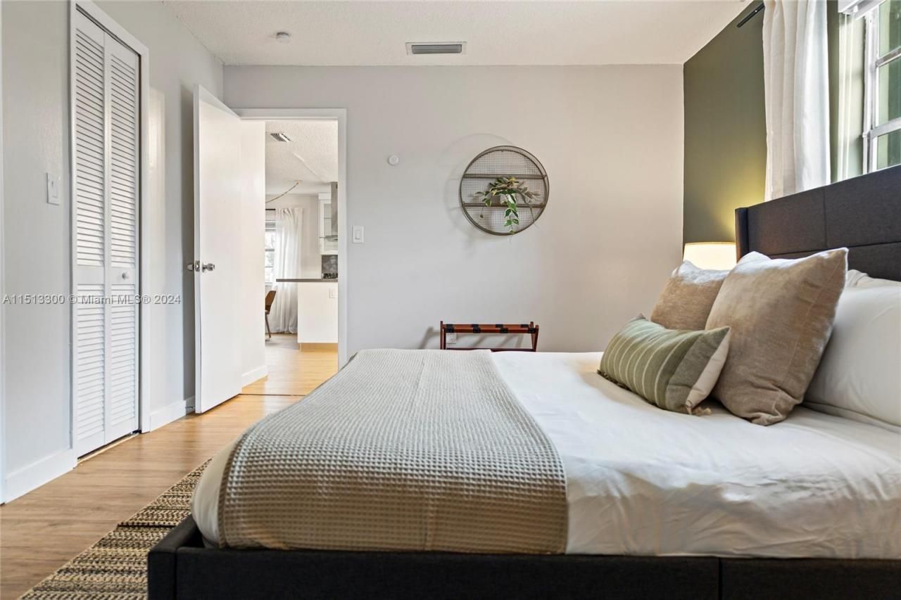 20075 SW 87th Pl, Unit Left Side, Cutler Bay, FL 33189 Photo