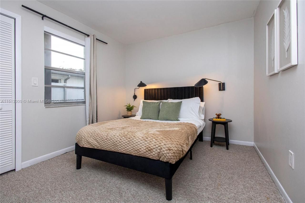 20075 SW 87th Pl, Unit Left Side, Cutler Bay, FL 33189 Photo