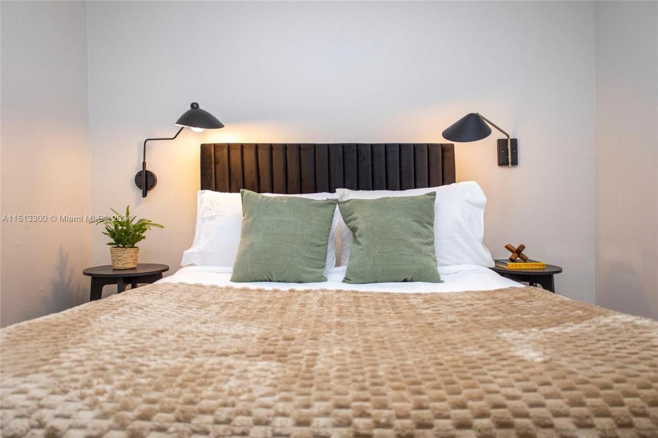 20075 SW 87th Pl, Unit Left Side, Cutler Bay, FL 33189 Photo