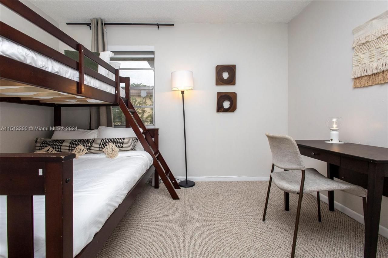 20075 SW 87th Pl, Unit Left Side, Cutler Bay, FL 33189 Photo