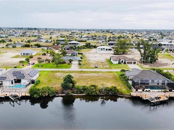 718 NW 38TH PLACE, CAPE CORAL, FL 33993
