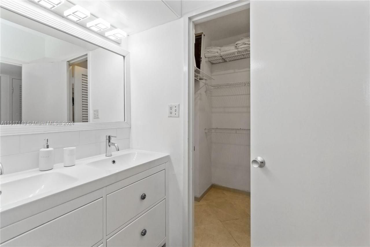 100 Lincoln Rd, Unit 312, Miami Beach, FL 33139 Photo