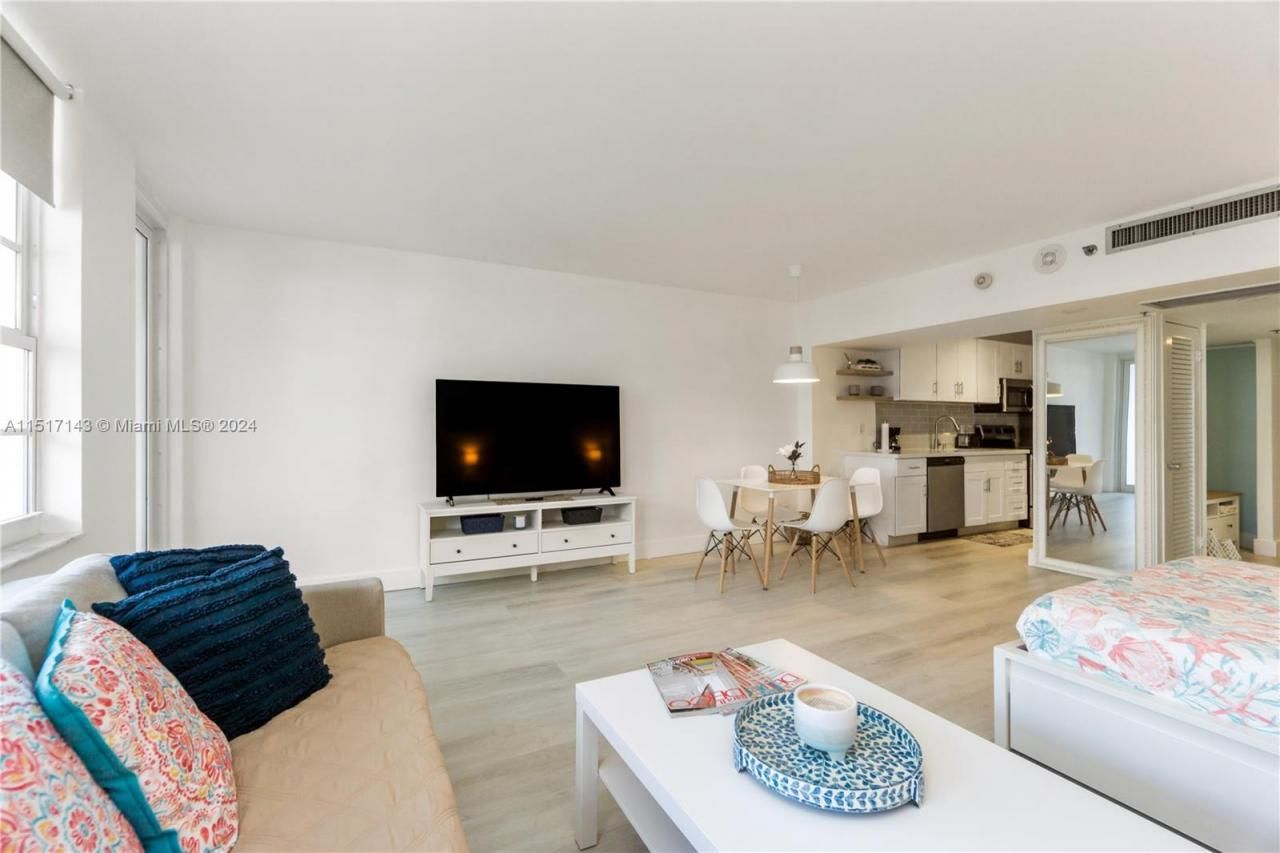 100 Lincoln Rd, Unit 312, Miami Beach, FL 33139 Photo