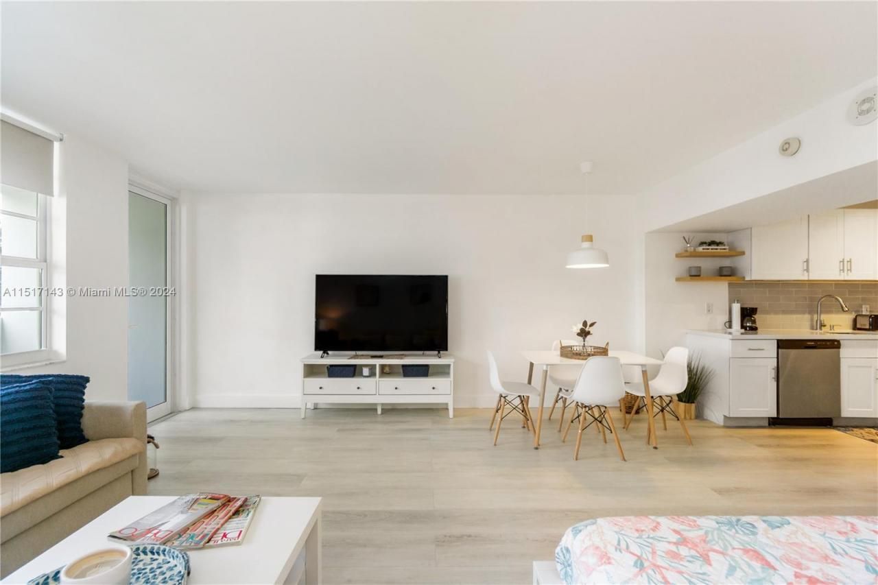 100 Lincoln Rd, Unit 312, Miami Beach, FL 33139 Photo