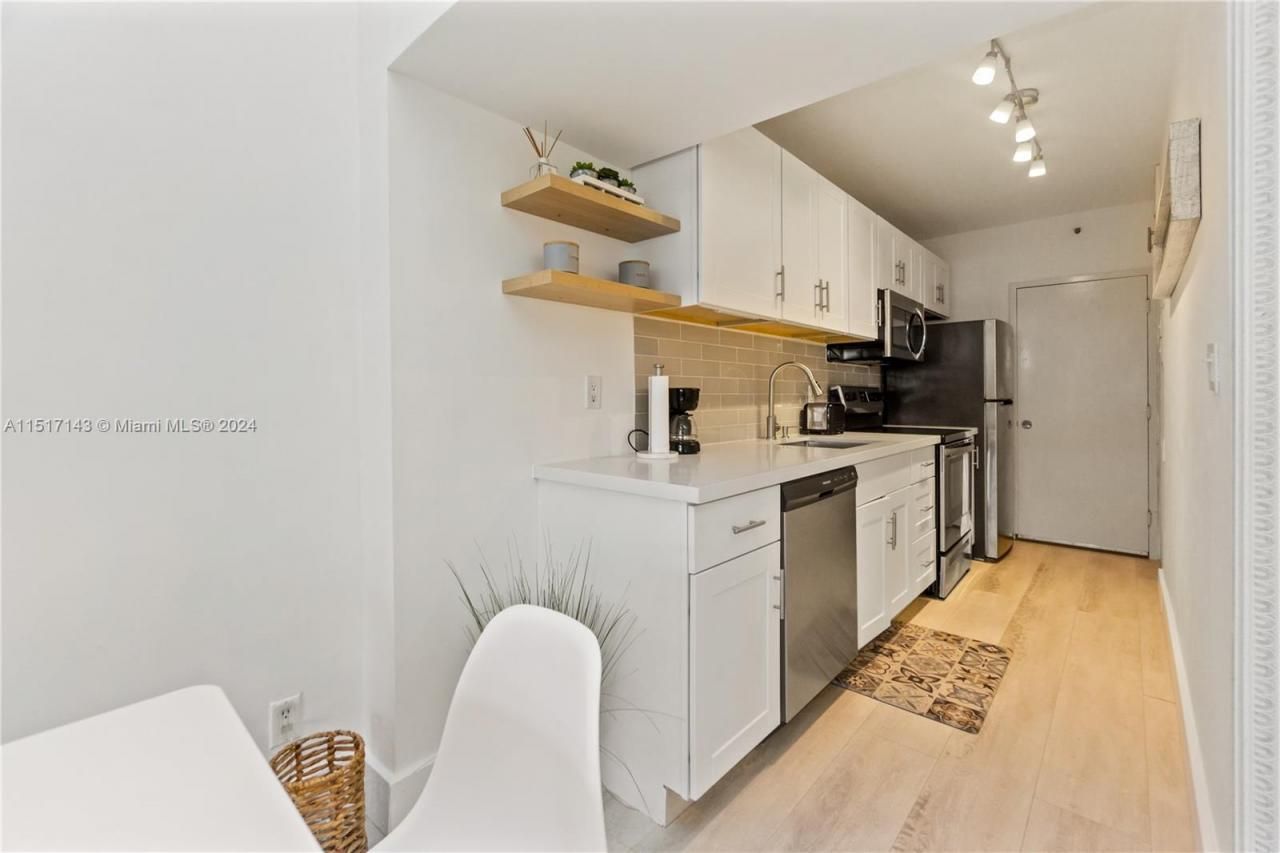 100 Lincoln Rd, Unit 312, Miami Beach, FL 33139 Photo
