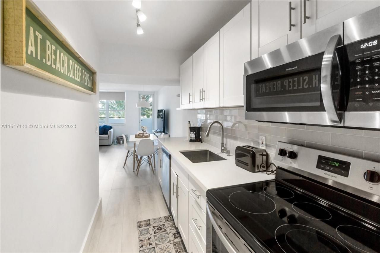 100 Lincoln Rd, Unit 312, Miami Beach, FL 33139 Photo