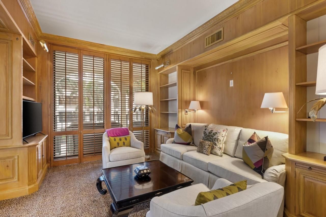 200 Bradley Place, Unit 301, Palm Beach, FL 33480 Photo