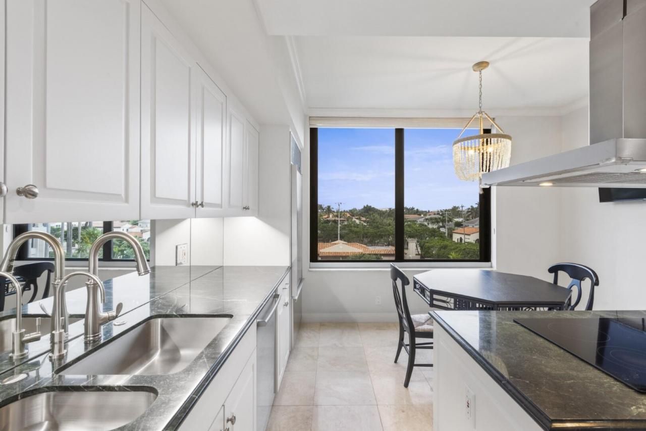 200 Bradley Place, Unit 301, Palm Beach, FL 33480 Photo