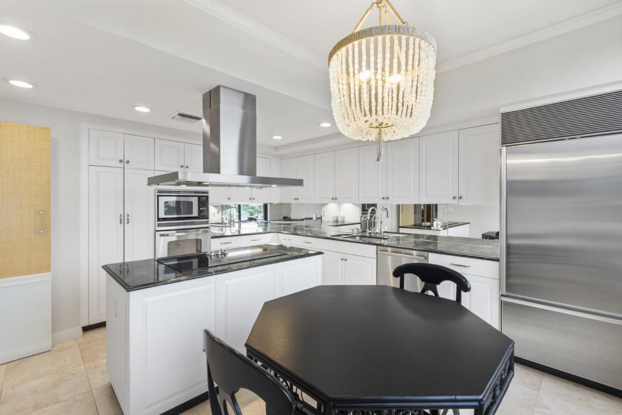 200 Bradley Place, Unit 301, Palm Beach, FL 33480 Photo