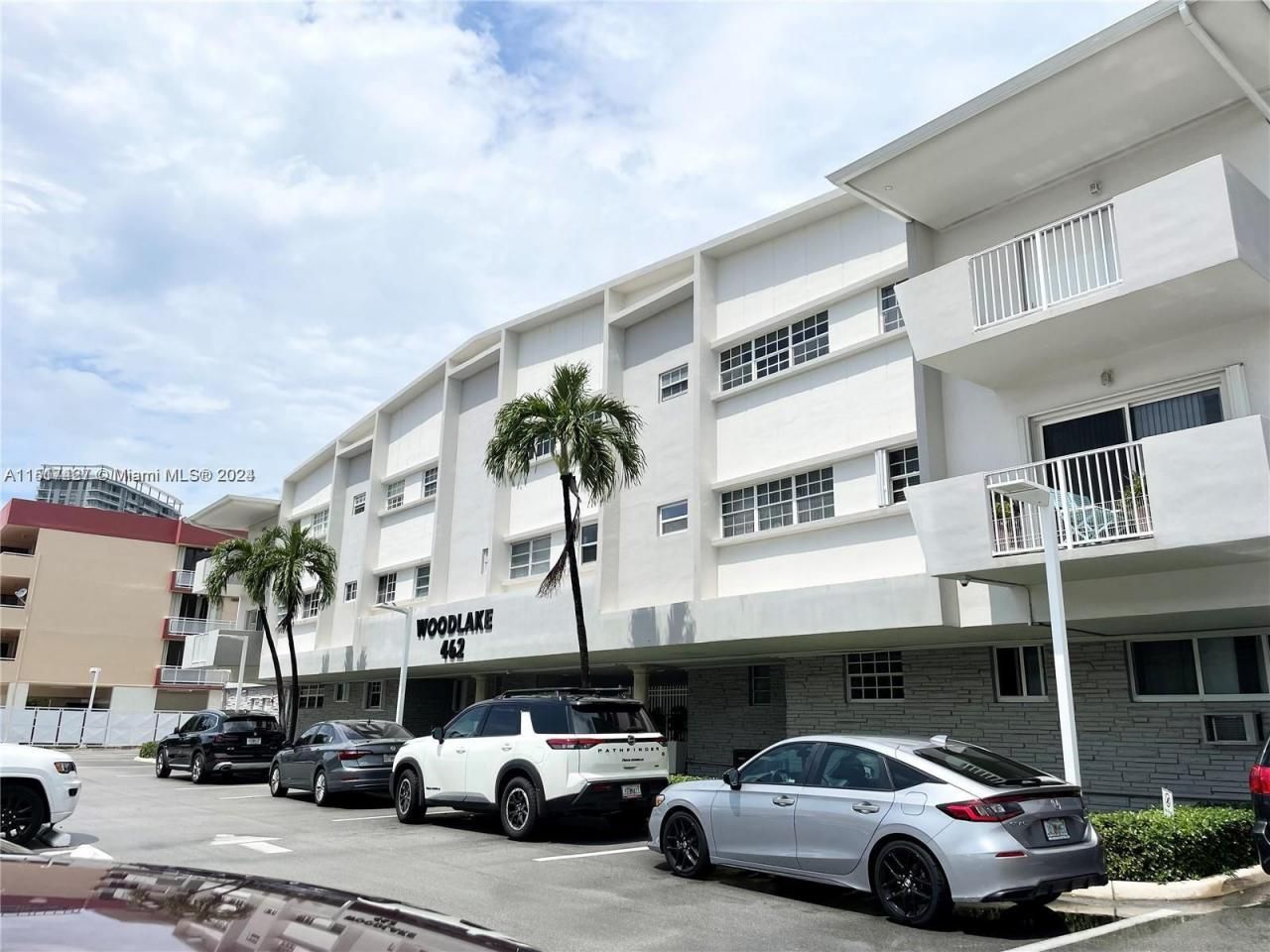 462 Golden Isles Dr, Unit 210, Hallandale Beach, FL 33009 Photo