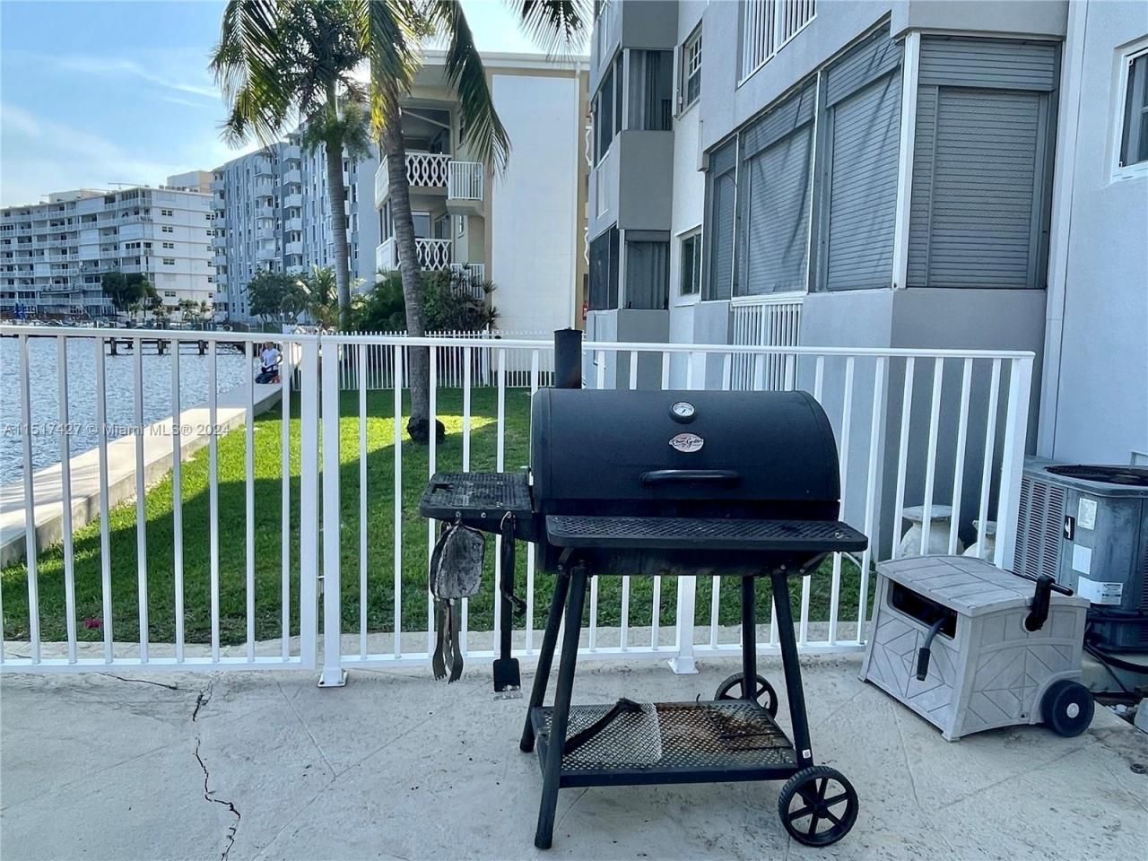 462 Golden Isles Dr, Unit 210, Hallandale Beach, FL 33009 Photo