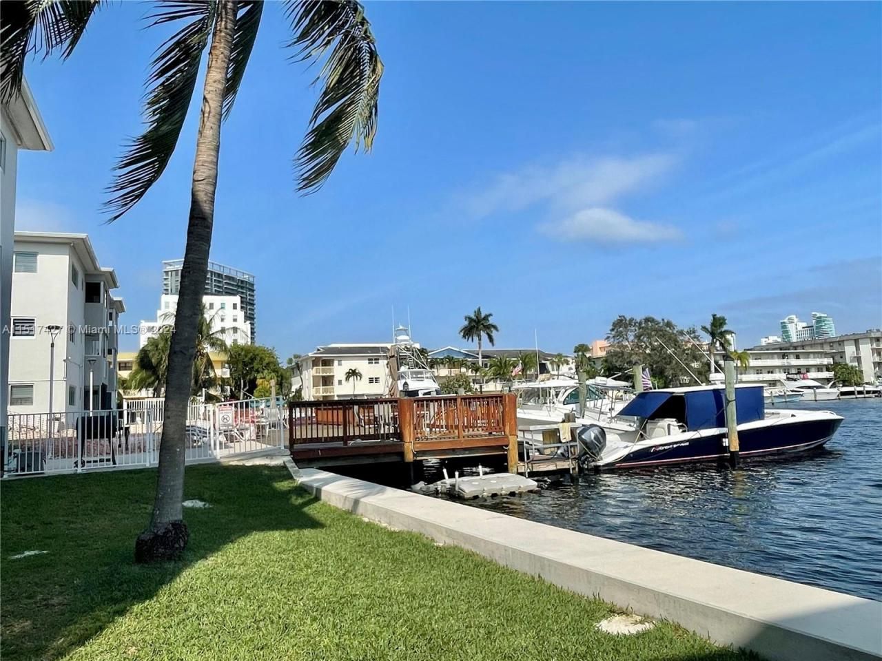 462 Golden Isles Dr, Unit 210, Hallandale Beach, FL 33009 Photo