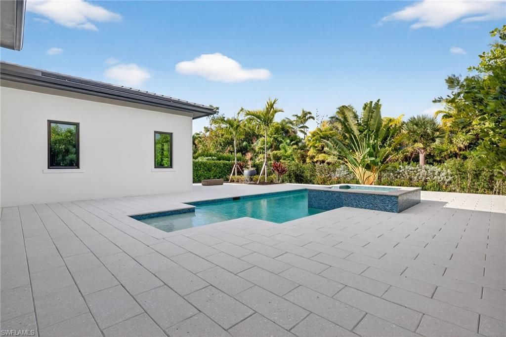 2055 Cambridge Park Dr, Naples, FL 34109 Photo