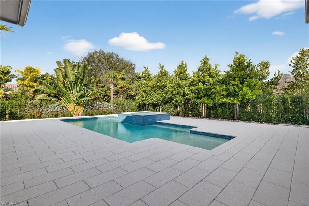 2055 Cambridge Park Dr, Naples, FL 34109 Photo