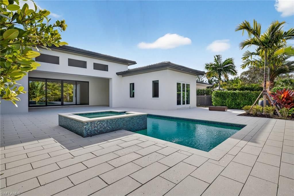 2055 Cambridge Park Dr, Naples, FL 34109 Photo